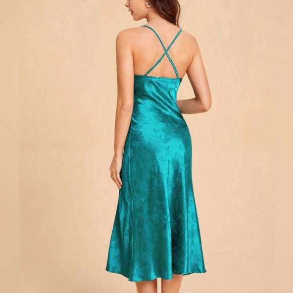Elegant Teal Satin Dress - Picture 3 of 4